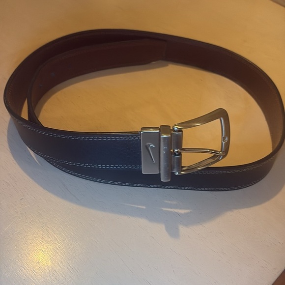 Nike Reversible Black to Brown Men’s Belt with Silver Buckle - Picture 1 of 9